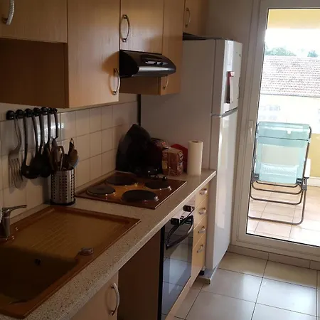 Pour 51m2 Avec Grande Terrasse Privatunterkunft
